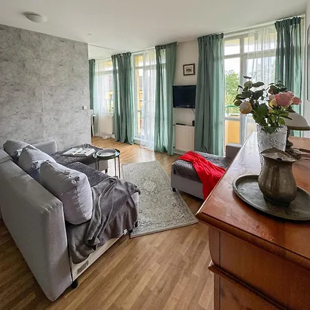 Sunny Flat With Terrace & Park View Near Centre 아파트