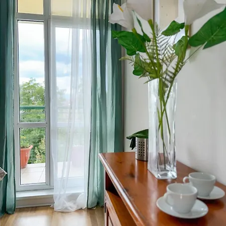 아파트 Sunny Flat With Terrace & Park View Near Centre *