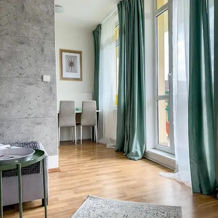 Sunny Flat With Terrace & Park View Near Centre * Prag