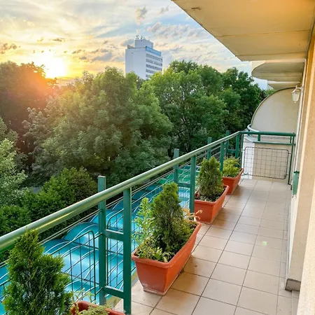 Sunny Flat With Terrace & Park View Near Centre * Prague