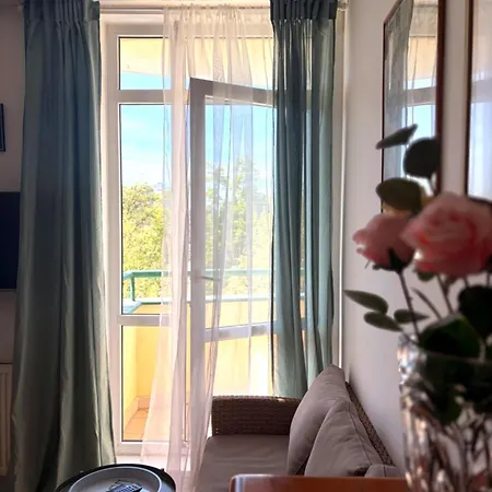 Sunny Flat With Terrace & Park View Near Centre * Praga