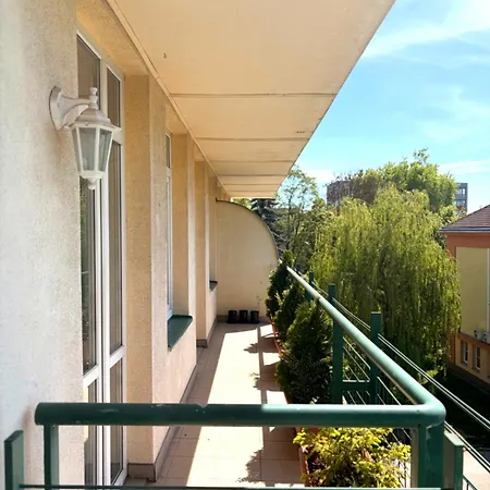Apartament Sunny Flat With Terrace & Park View Near Centre