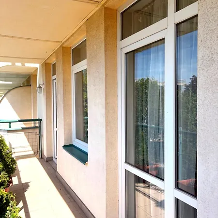 Apartament Sunny Flat With Terrace & Park View Near Centre