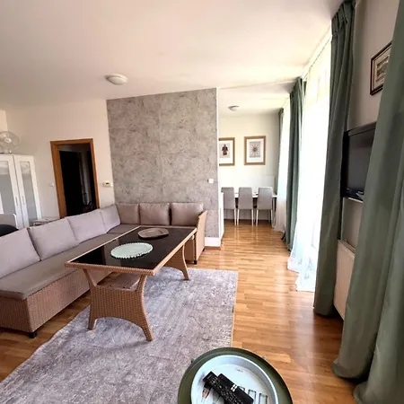 Apartament Sunny Flat With Terrace & Park View Near Centre