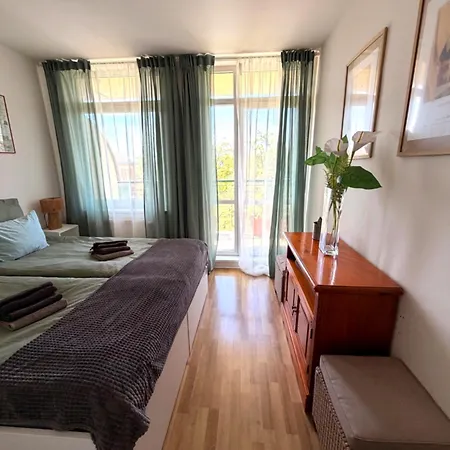 Sunny Flat With Terrace & Park View Near Centre Apartament