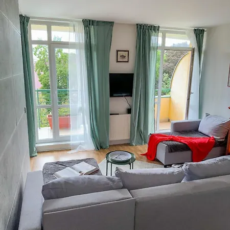 Sunny Flat With Terrace & Park View Near Centre 아파트